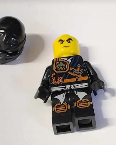 149D9. Lego Ninjago NJO124 Cole Jungle Robe minifigure