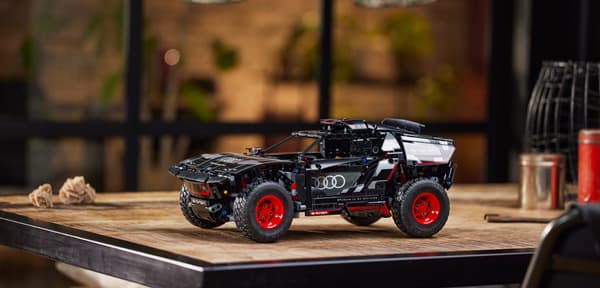 LEGO Powered UP Audi RS Q e-tron 42160