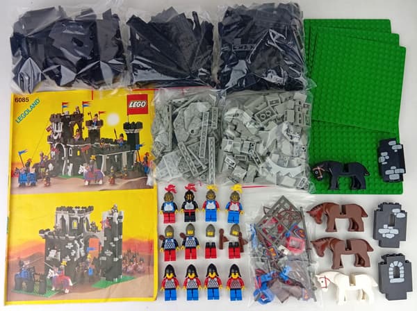 LEGO Castle 6085 Black Monarch’s Castle