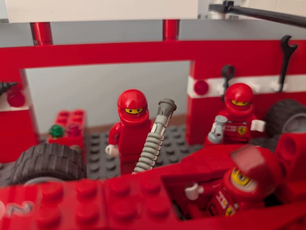 Lego 8375 Ferrari F1 Pit Stop