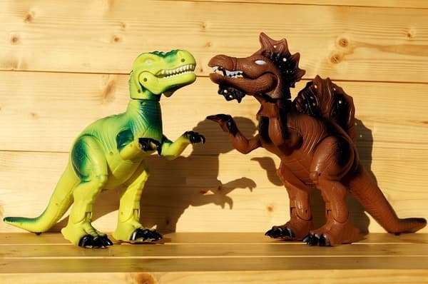 THE BIG DINOSAUR WALKS, ROARS AND GLOWS: dinosaurs