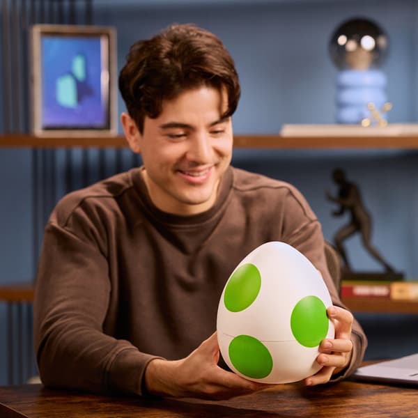 SUPER MARIO INTERACTIVE YOSHI FIGURINE IN A GALAXY FILM HATCHING EGG