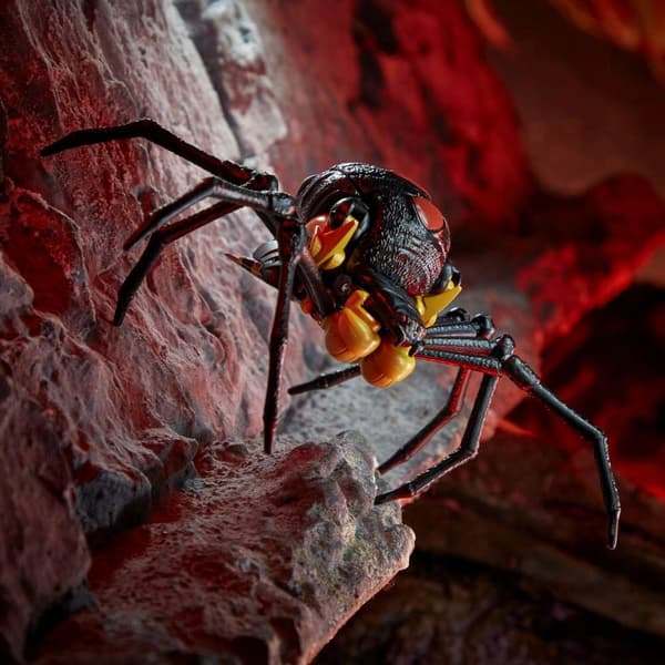 Transformers Kingdom WFC-K5 Blackarachnia Figure