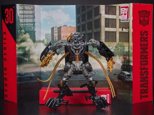 Hasbro Transformers CRANKCASE Generations figure