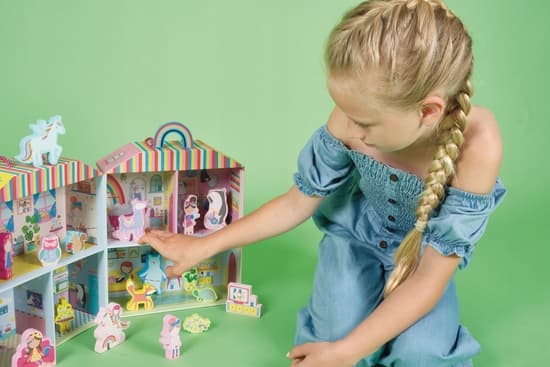 Floss & Rock – Rainbow Fairies House Set, 18 figures