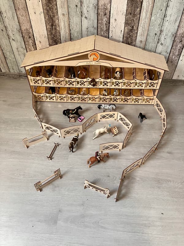 Wooden stable with 22 stalls + lighting