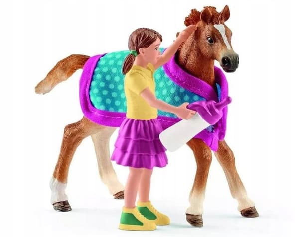 SCHLEICH 42361 FOAL WITH A BLANKET