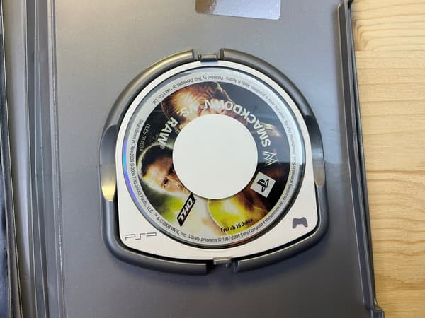 SMACKDOWN VS RAW 2009 WWE disc – very good+ condition, complete PSP set