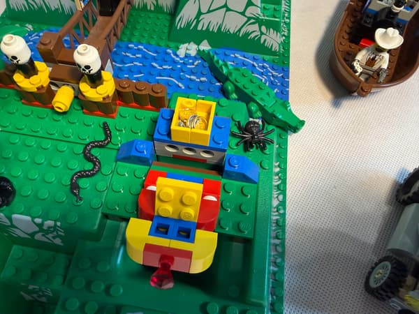 LEGO Set 5986 Amazon Ancient Ruins