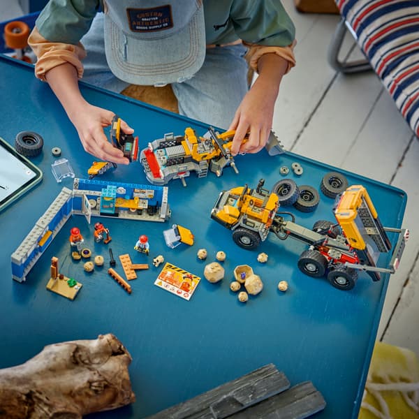 LEGO City 60494 Dump Truck and Front-Loader