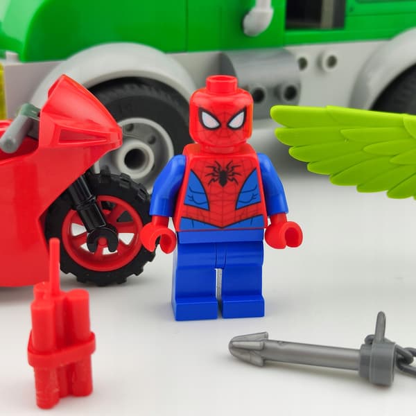Second-hand LEGO Super Heroes – Vulture’s Van Heist – 76147