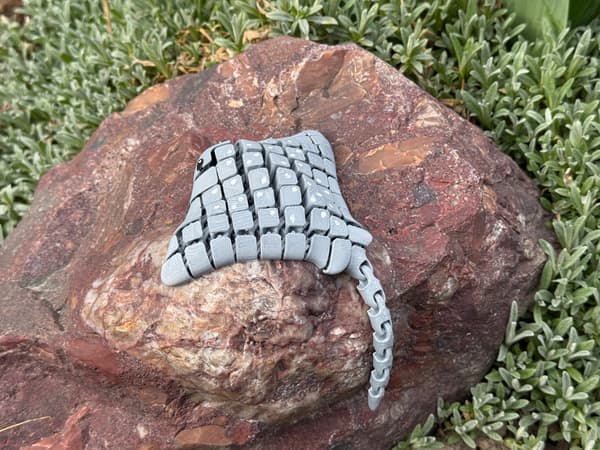 3D stingray – a segmented, movable, flexible figurine, a stress-relief gadget
