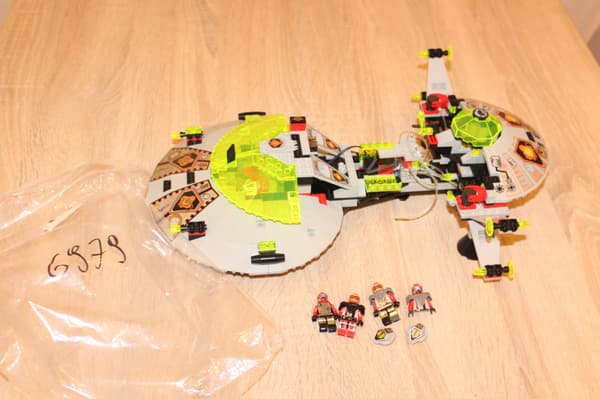 LEGO CLASSIC SPACE 6979 Interstellar UFO Starfighter – a unique set