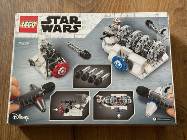 LEGO 75239 Star Wars: Attack on the Hoth Generator – Hoth Generator Attack