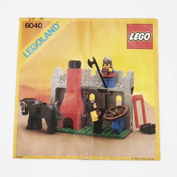 LEGO Castle 6040 Blacksmith’s Shop