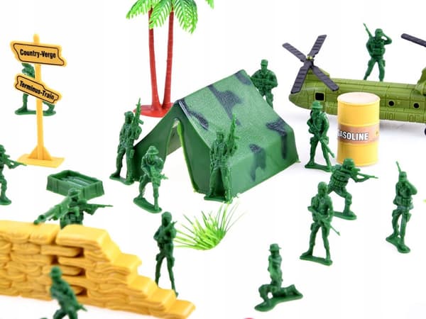 ARMY IN PLASTIC WRAP [FIGURINE]