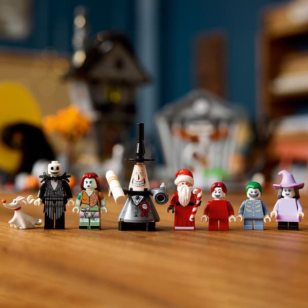 LEGO Disney 21351 Tim Burton’s Halloween Town