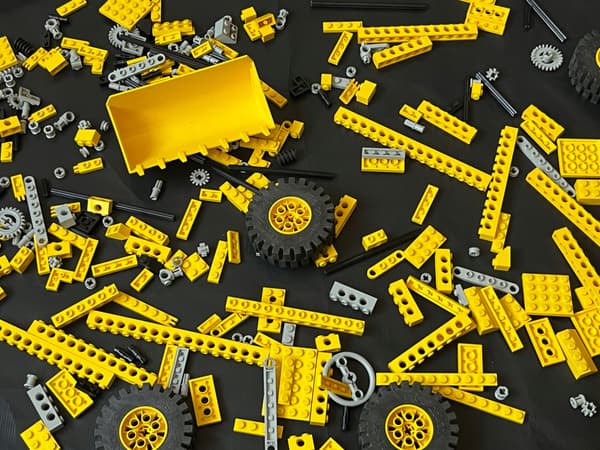 8853 LEGO Yellow Excavator