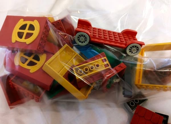 (d) Old LEGO System bricks
