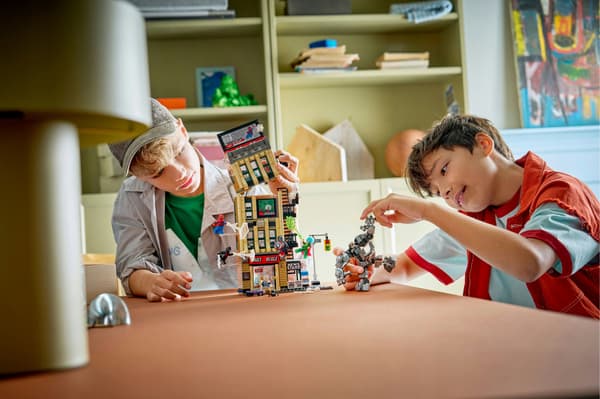 LEGO Marvel 76342 Spider-Man vs Mysterio: The Daily Bugle