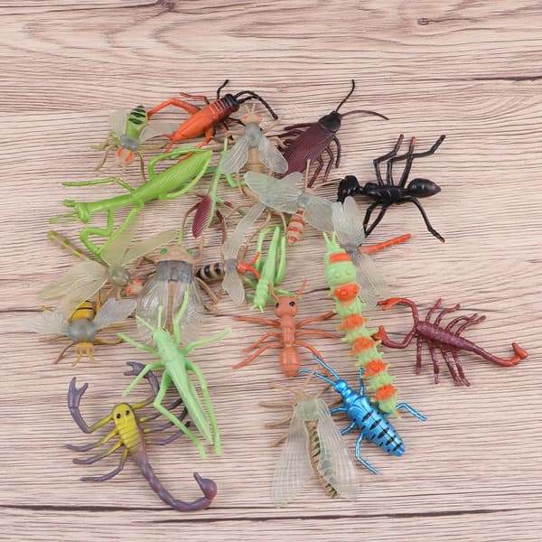 22 PLASTIC TOYS – COLOURFUL ARTIFICIAL INSECT MODELS FOR CHILDREN