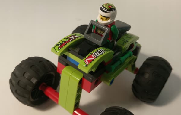LEGO Racers: 9095 – Nitro Predator