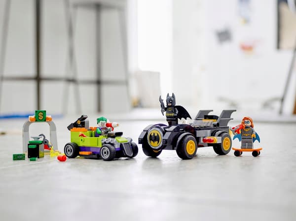 LEGO Marvel Batman vs Joker: Batmobile Chase 76180