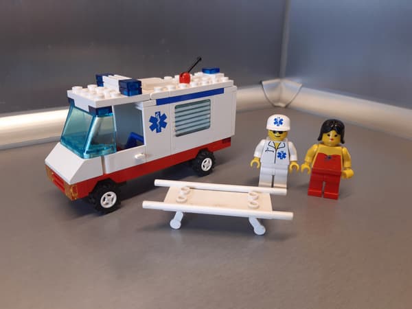 LEGO 6666 Ambulance (No. 4)
