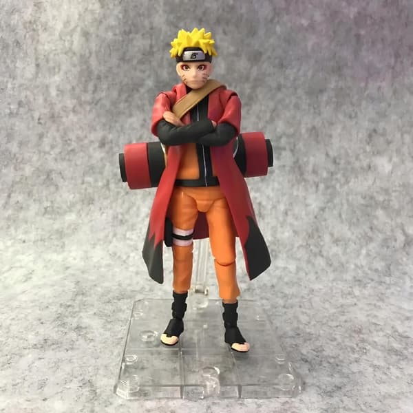15 cm Naruto Uzumaki figurine with base and accessories