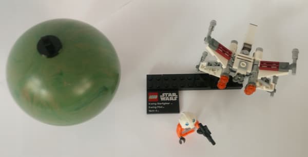 LEGO Star Wars: 9677 - X-Wing Starfighter & Yavin 4