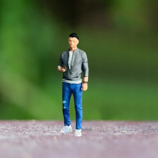 1/64 scale diorama Stylish figurines Desk display by Tiny Hobby Style C
