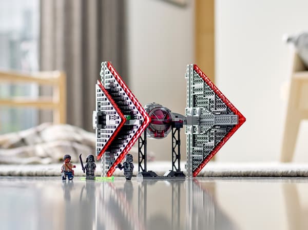 LEGO Star Wars 75272 Sith TIE Fighter