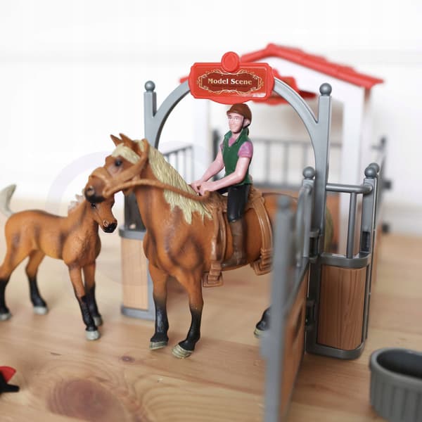 STABLE AND PADDOCK SET WITH HORSE FIGURINES