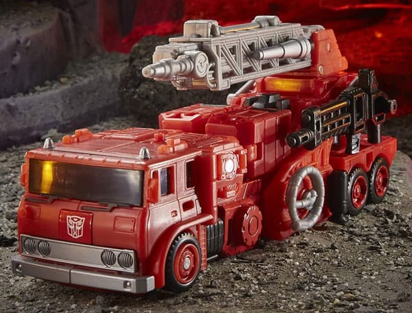 Transformers Voyager Inferno WFC-K19 Fire Engine