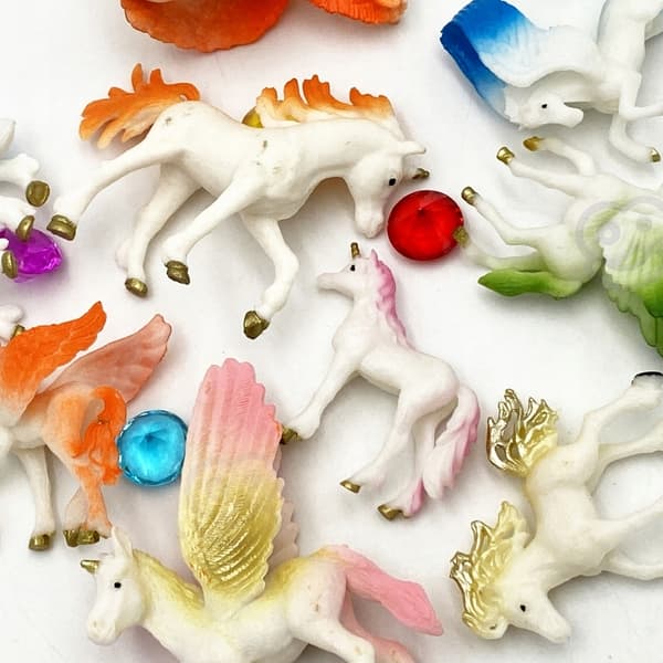 Set of 16 Unicorn Figurines – WOOPIE