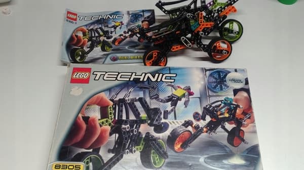 66Y1. Lego Technic 8305 Duel Bikes – no minifigures