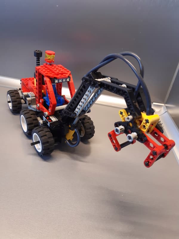 LEGO 8443 Technic Pneumatic Log Loader
