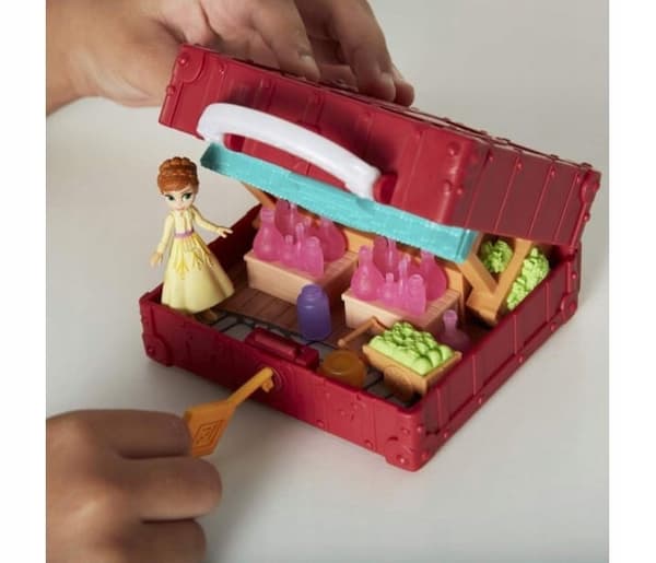 FROZEN 2: POP ADVENTURES SET – ANNA’S SHOP + ANNA DOLL E7080