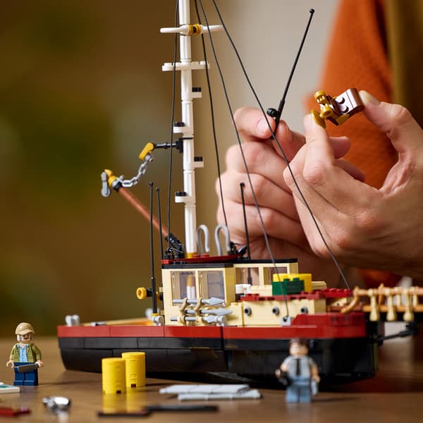 LEGO Ideas Jaws Set 21350