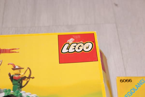 LEGO CASTLE CLASSIC 6066 BOX, INSTRUCTIONS AND SET: Camouflaged Outpost