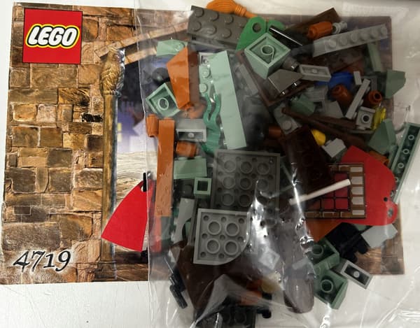 LEGO Harry Potter 4719: High-Quality Quidditch Equipment