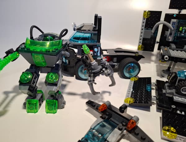 LEGO Ultra Agents: 70165 – Agents’ Headquarters