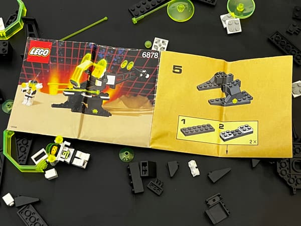 6878 LEGO Blacktron Strider