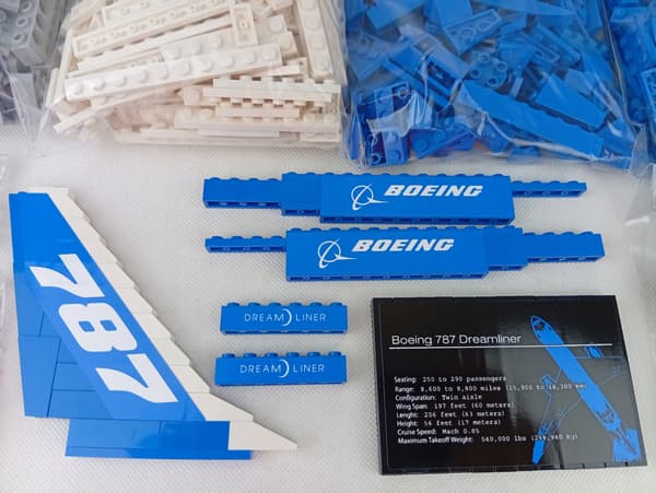 LEGO Creator 10177 Boeing 787 Dreamliner
