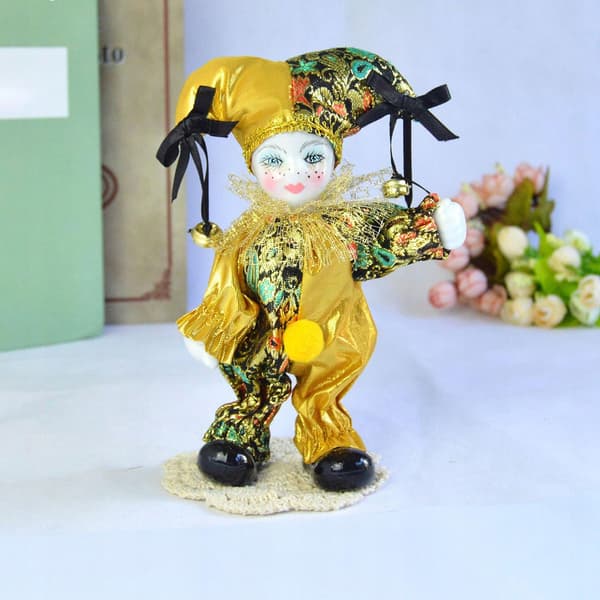 The Triangel doll can sit and stand