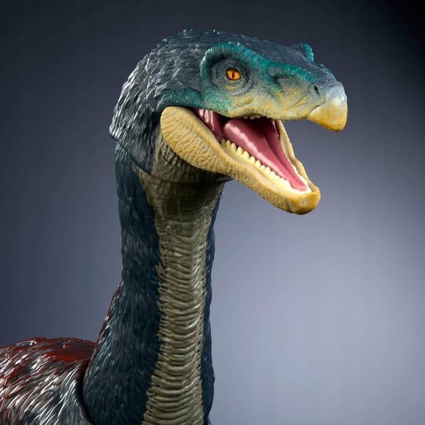 COLLECTOR’S DINOSAUR FIGURINE WITH MOVABLE CLAWS AND REALISTIC