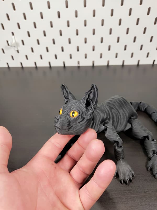 Figurine – 3D Sphinx Cat (Flexi, Black with yellow eyes)