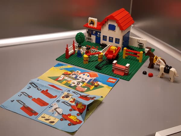 LEGO 6379 Riding Stable (No. 2)