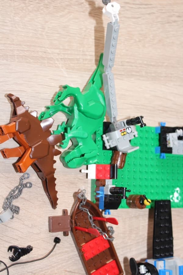 LEGO ADVENTURES 5987 BOX AND INSTRUCTIONS: Dino Research Compound