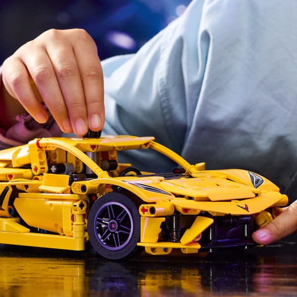 LEGO Technic 42205 Chevrolet Corvette Stingray